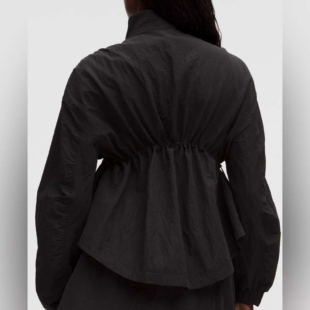 NWT💎Lululemon Bomber Nylon Cinchable Black Waterproof Jacket Medium Retail $148 - Picture 4 of 9